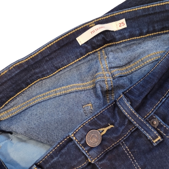 Levi’s 711 Skinny Jeans in Dark Indigo Blue - Picture 10 of 10